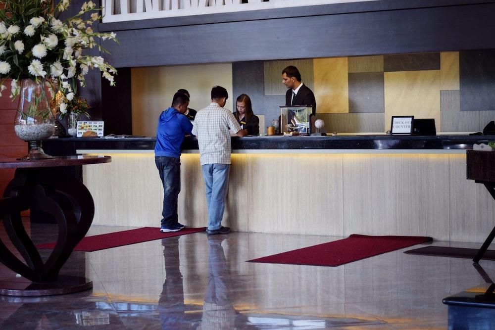 באגויו Venus Parkview Hotel מראה חיצוני תמונה