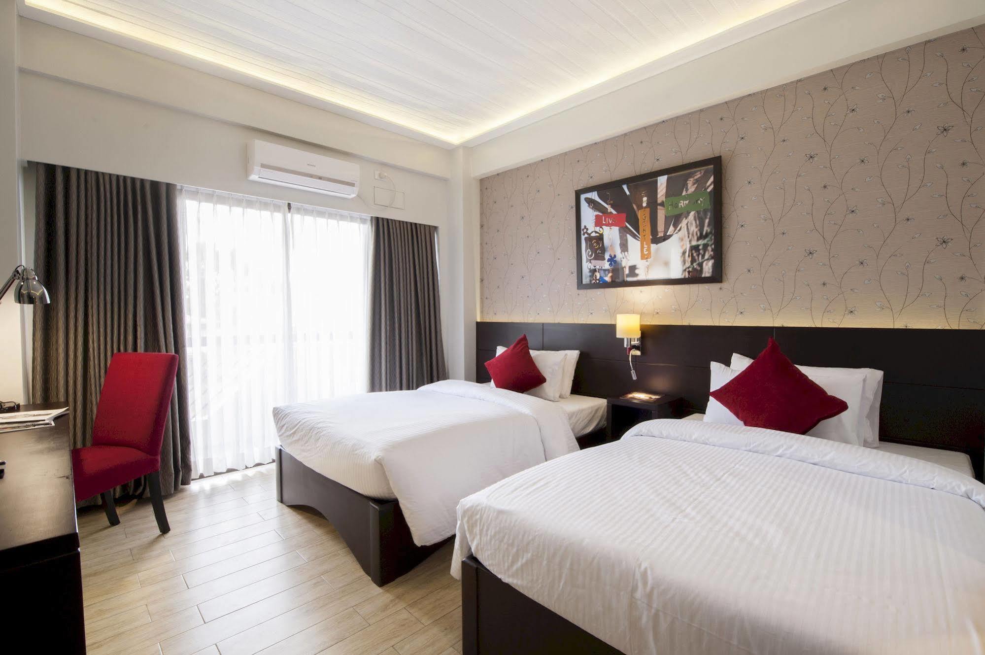 באגויו Venus Parkview Hotel מראה חיצוני תמונה